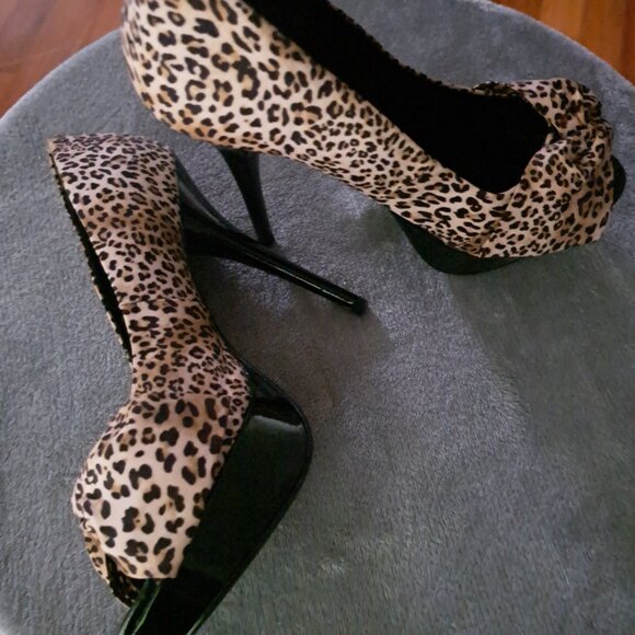 Leopard Pattern Heels - Picture 4 of 12